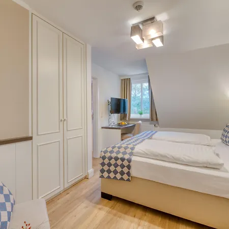 酒店 Strandgruen Golf- & 3*